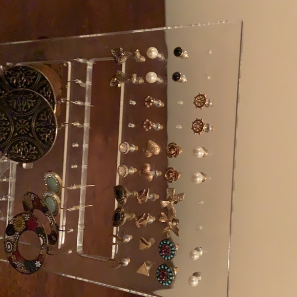23 pairs of earrings plus stand - Picture 2 of 3